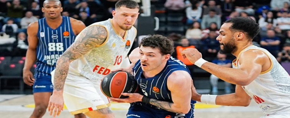 Anadolu Efes evinde kaybetti