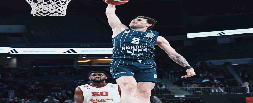 Anadolu Efes güle oynaya yarı finale çıktı