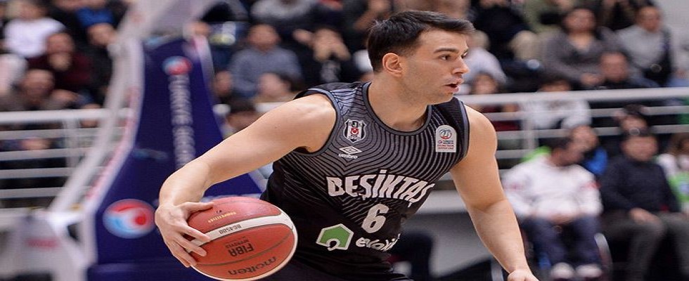 Berk Uğurlu Beşiktaş'ta devam...