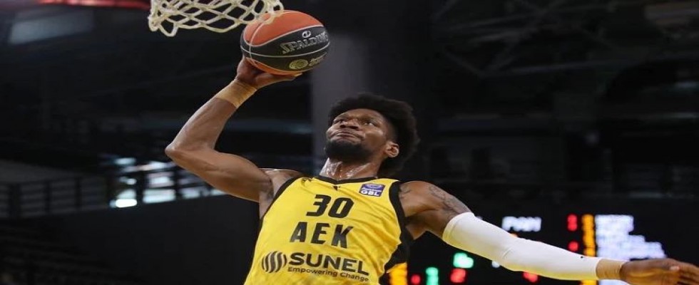 Fenerbahçe'ya Gabonlu pivot